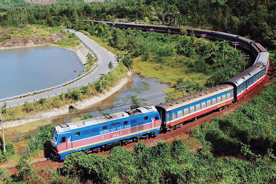 train from Hochiminh to Hanoi