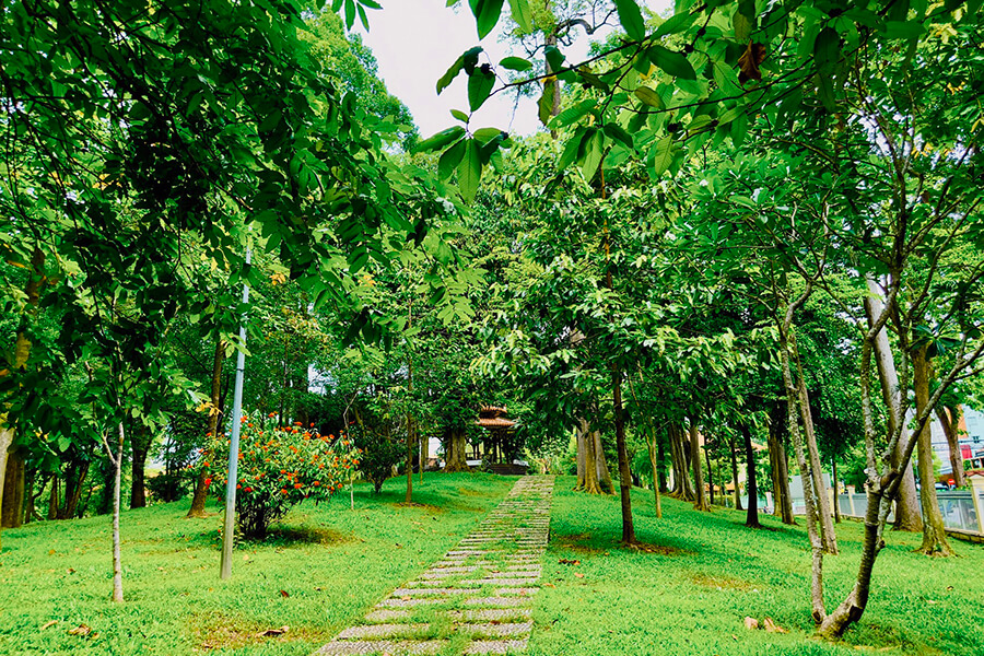 road to octagonal house