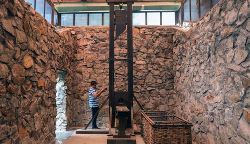 guillotine in the war museum