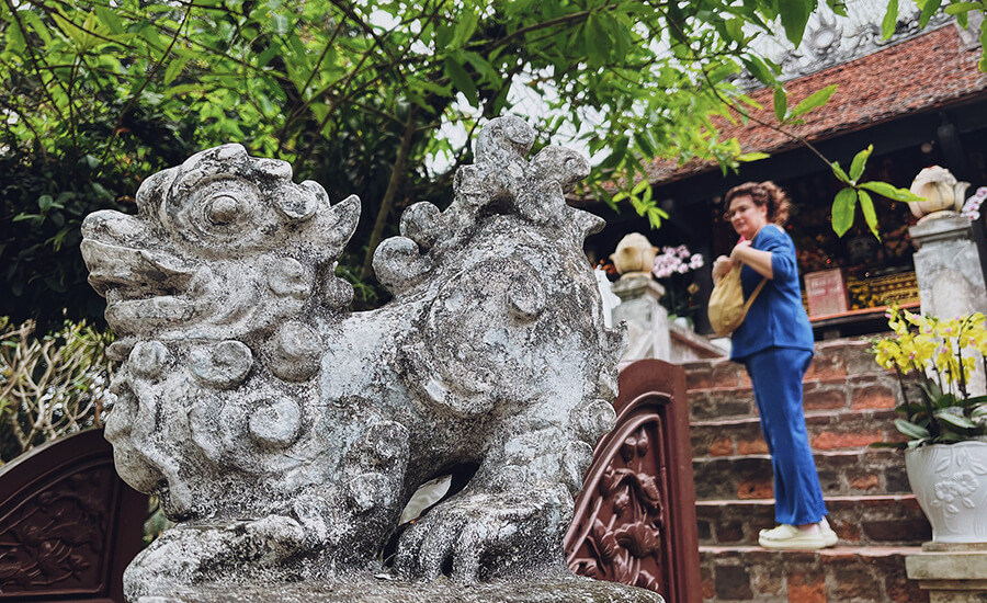  mythical animal in One Pillar Pagoda