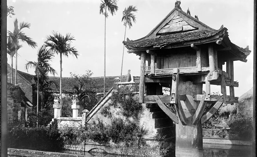 One Pillar Pagoda in the past
