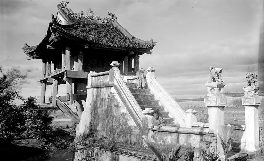 One Pillar Pagoda in the past