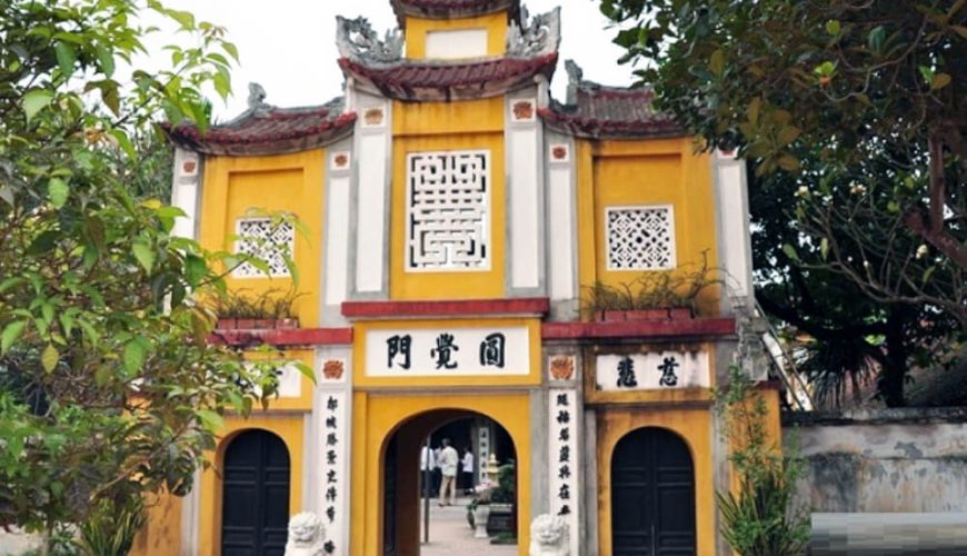 The entrance of One Pillar Pagoda