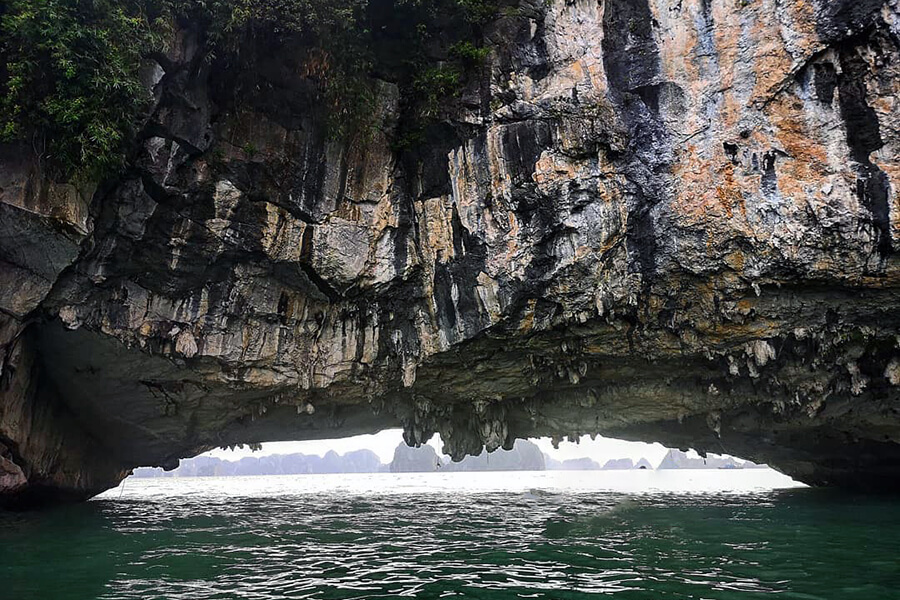 Luon cave in Lan Ha Bay
