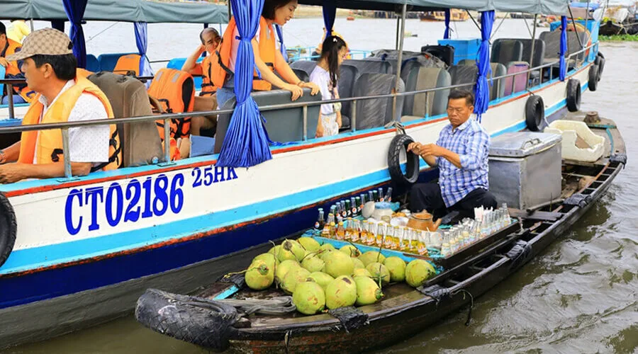 Cai Rag floating market