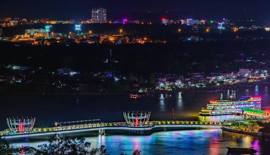 Ninh Kieu Pedestrian Bridge