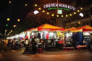 Ninh Kieu night market