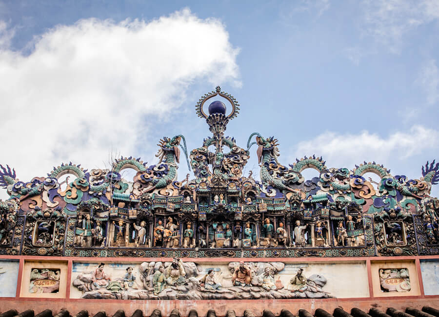 The roof of the Thien Hau Temple