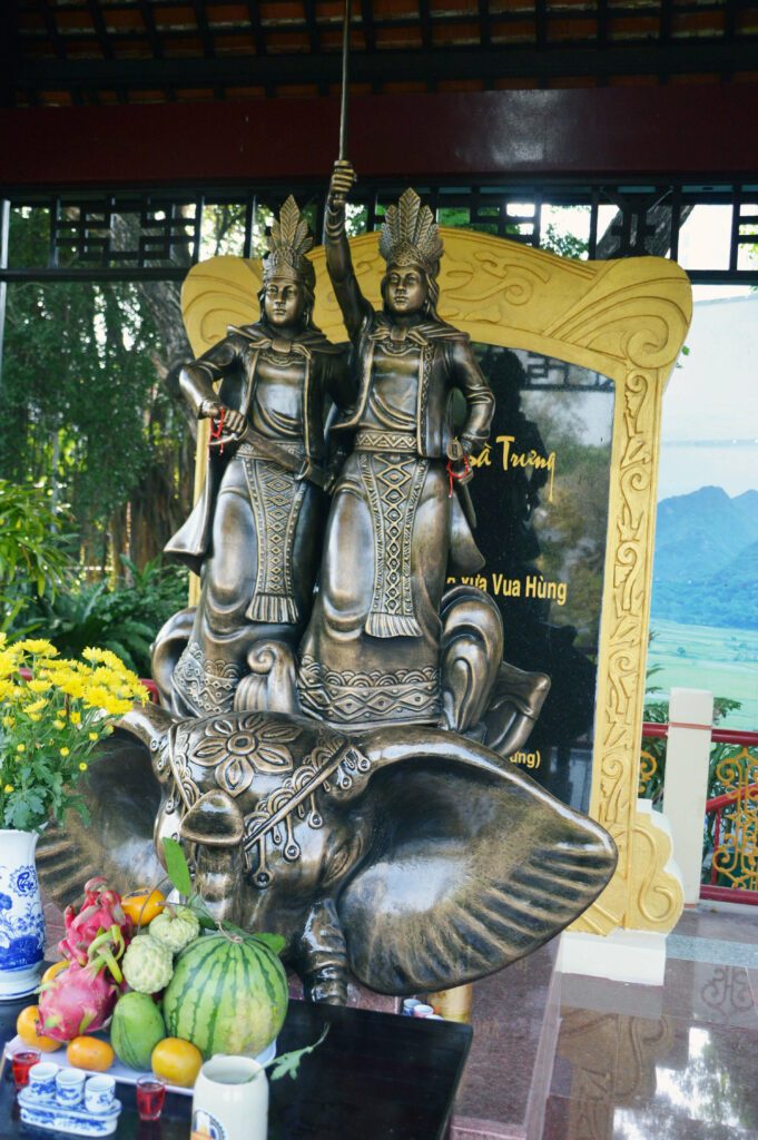 Hai Ba Trung Statue in Dam Sen