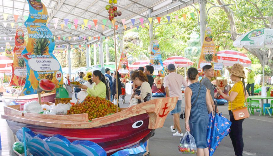 fruit festival in Suoi Tien