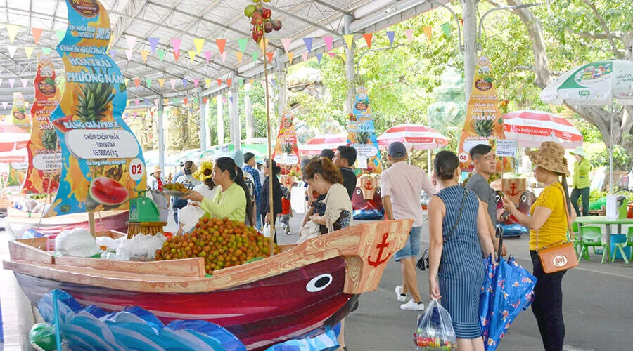 fruit festival in Suoi Tien