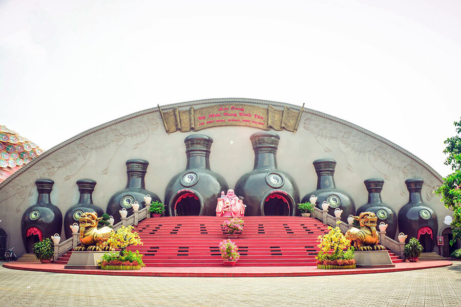 18 levels of Hell in Suoi Tien