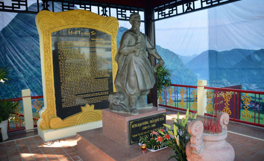 Tran Hung Dao Statue in Dam Sen