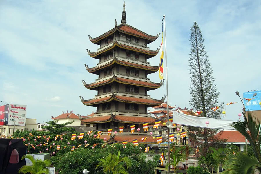 Guanyin tower in Vinh Nghiem Pagoda