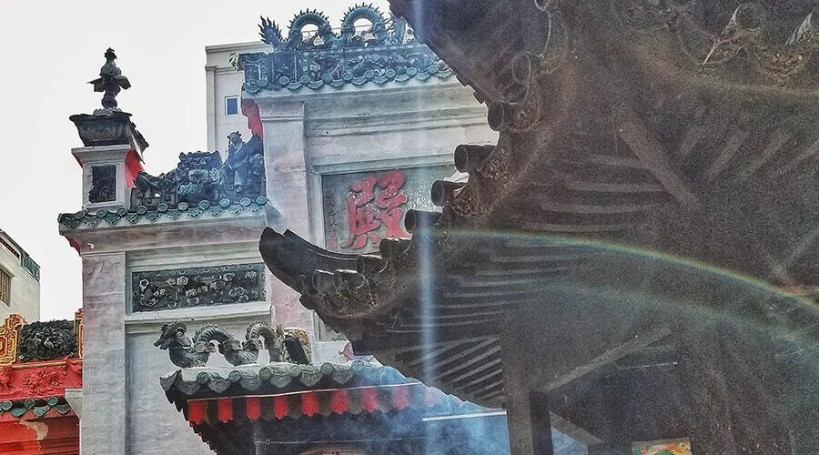 roof of Jade Emperor Pagoda