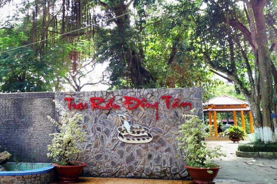 Dong Tam snake farm