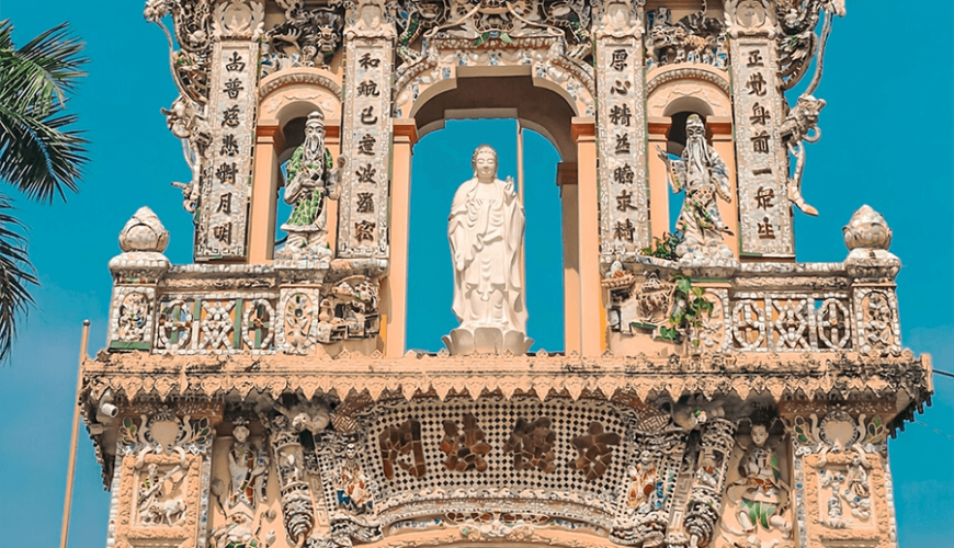 Entrance of Vinh Trang Pagoda