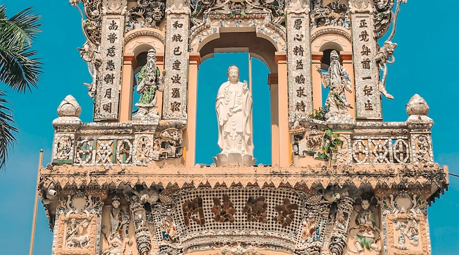 Entrance of Vinh Trang Pagoda