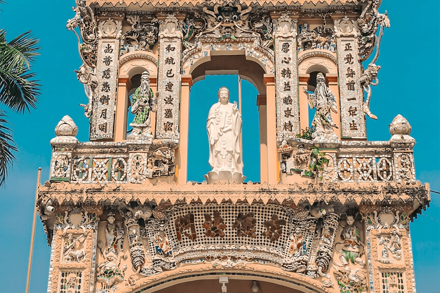 Entrance of Vinh Trang Pagoda