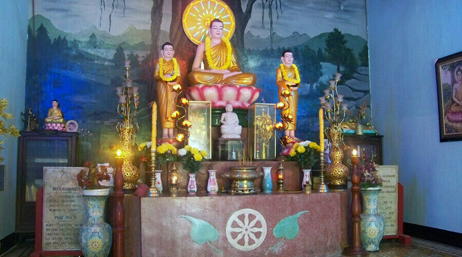 Main hall ò Thien Lam Pagoda