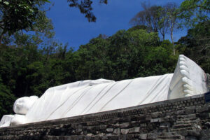 statue of the reclining Gautama Buddha