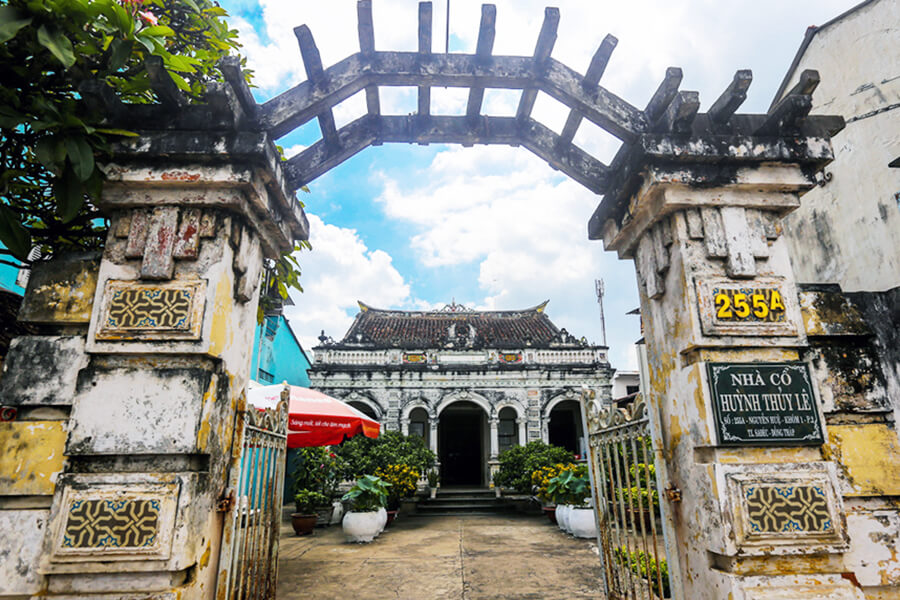 Huynh Thuy Le Ancient house