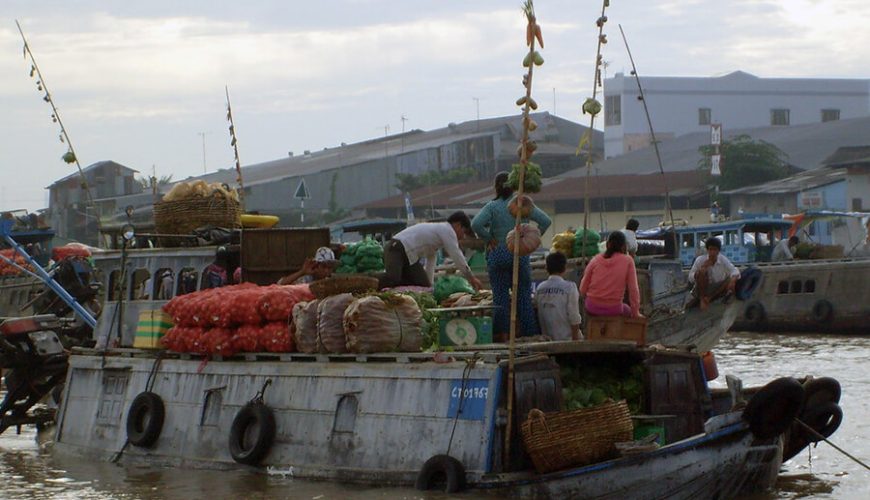 tra on floating market