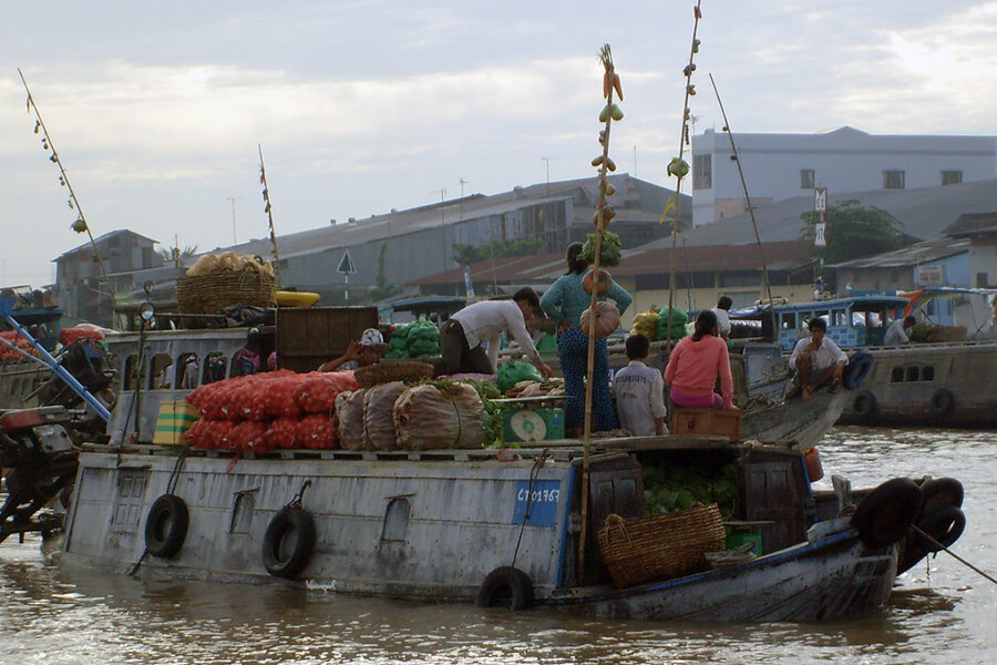 tra on floating market