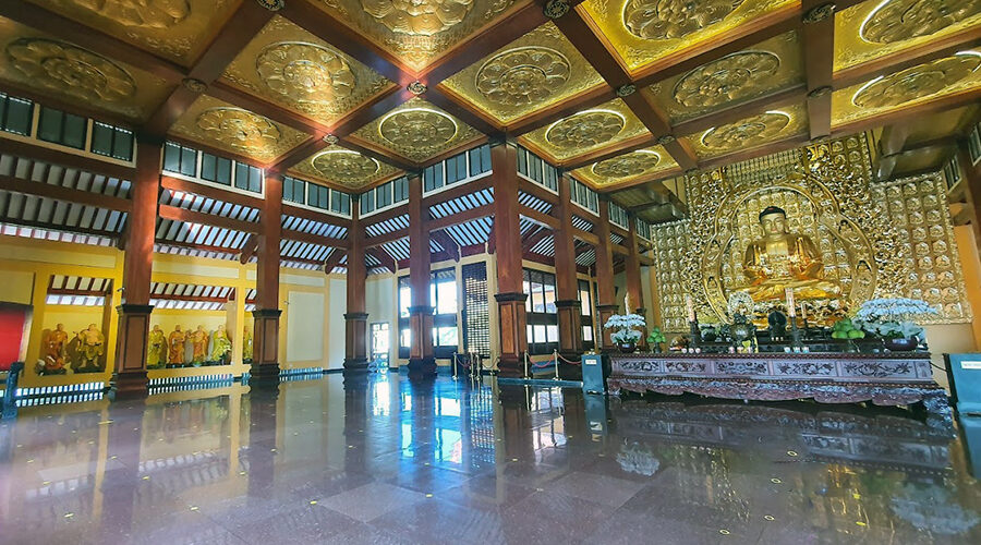 inside main hall of Vietnam Quoc Tu