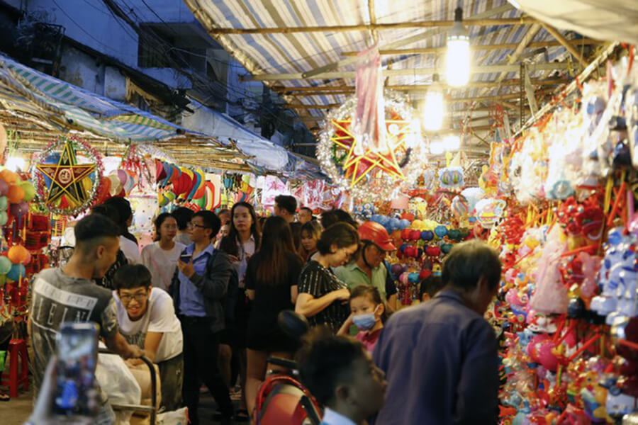 Lantern Street in District 5