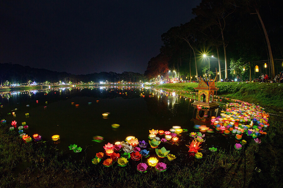 Ba Om pond at night time
