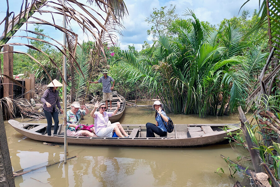 row boat in Tam Hiep islet