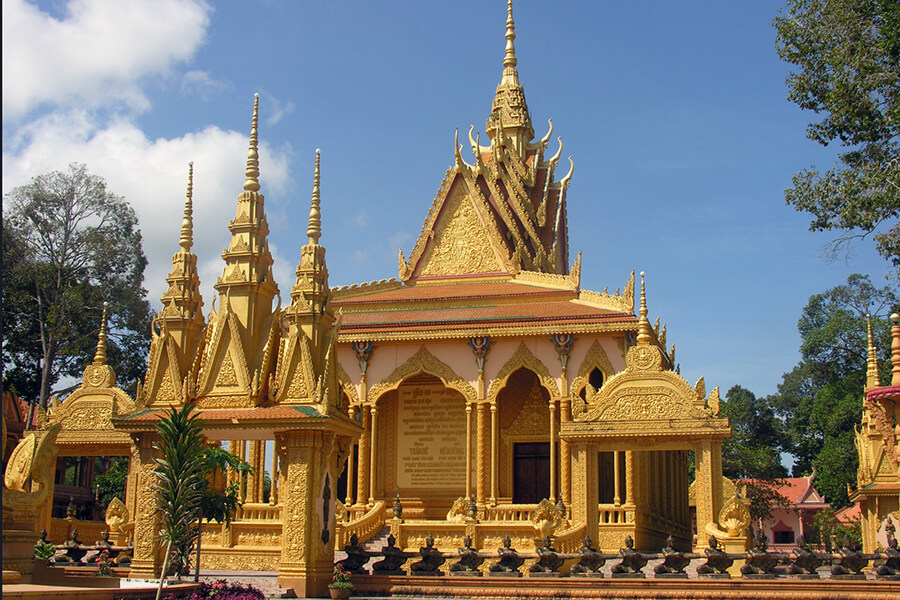 main hall of Vam Ray Pagoda