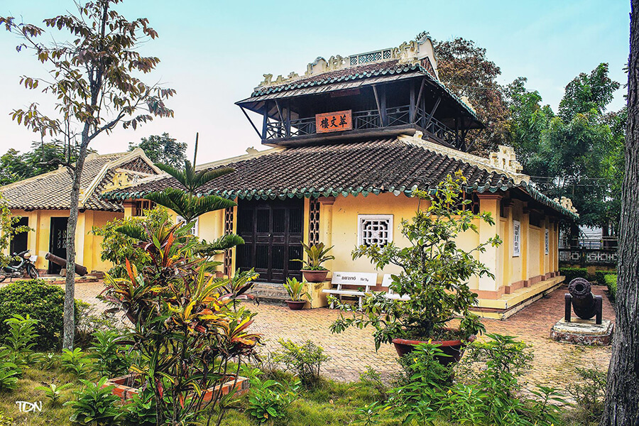 Tuy Van Lau in Van Thanh temple