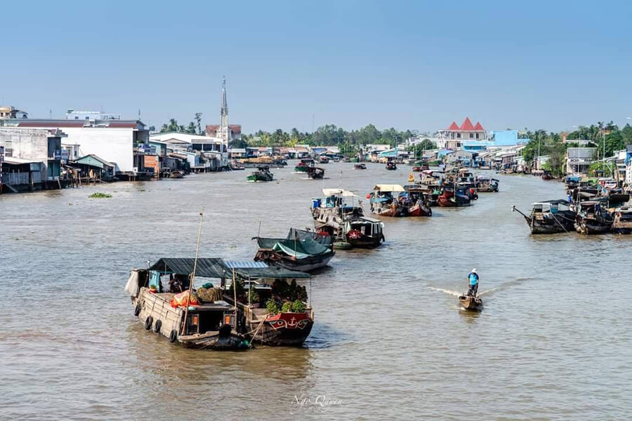 Cai Be floating market