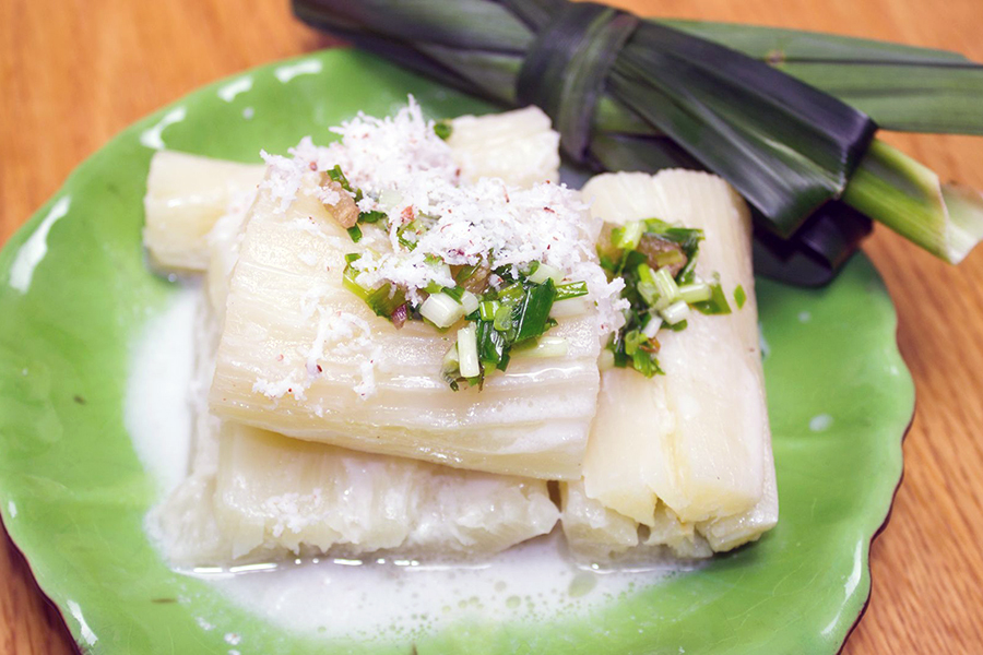 Cassava steamed with coconut milk