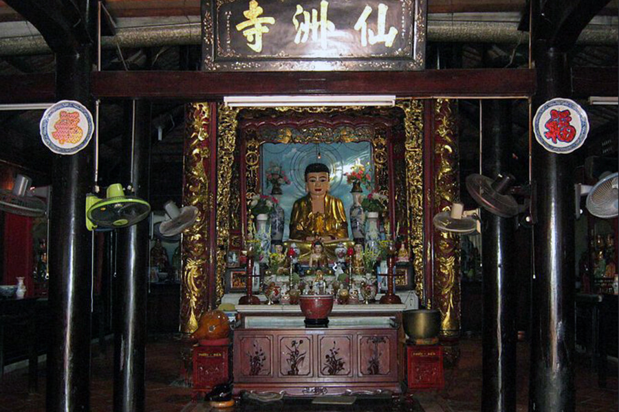 Main hall of Tien Chau Pagoda