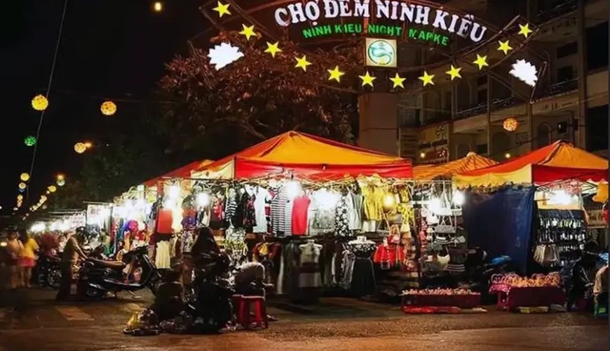 Ninh Kieu Night Market