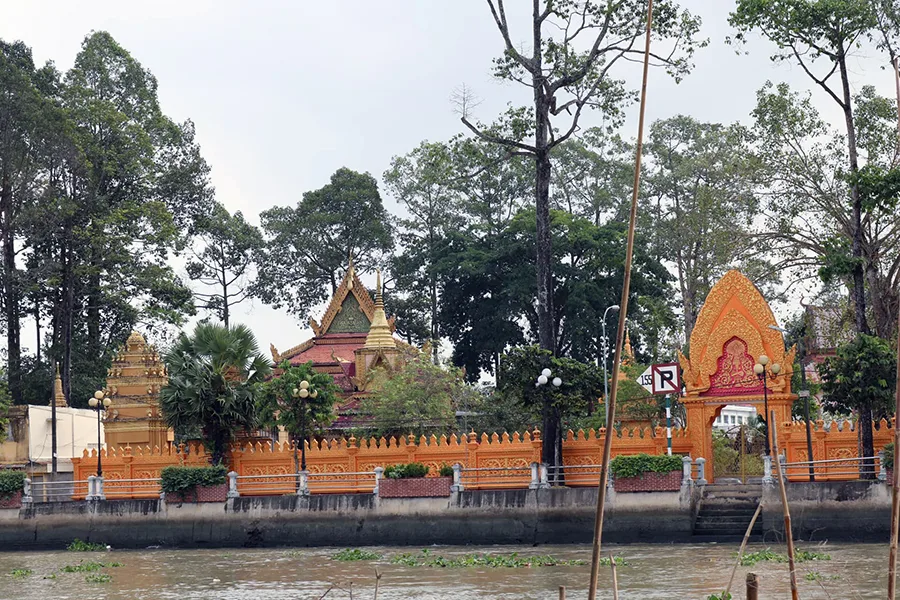 Pothisomron Pagoda