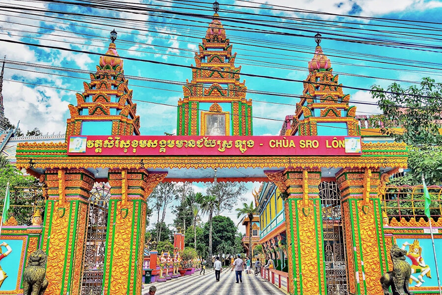 main gate of Chen Kieu Pagoda