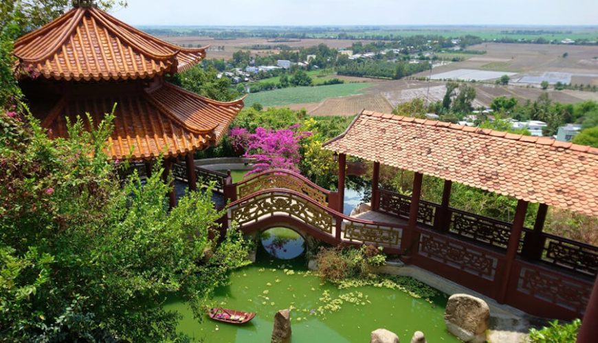 Hang Pagoda in Sam Mount