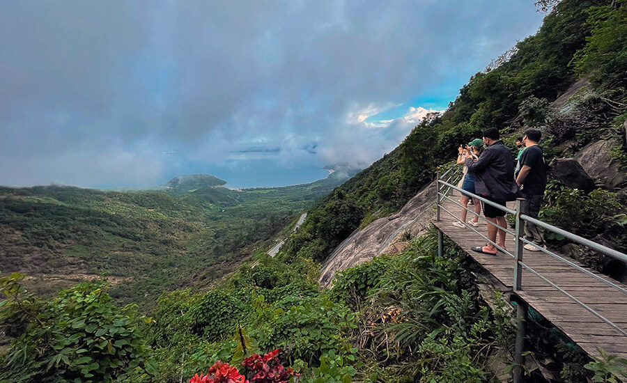 could hunting on Hai Van Pass