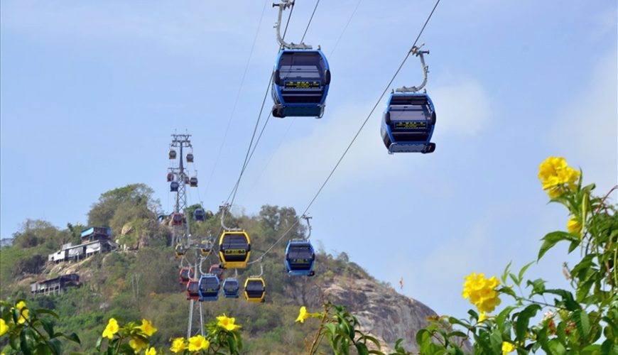 Experience to visit The Lady temple in Sam mountain