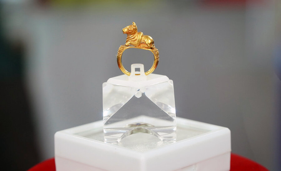 Nandin Giong Cat golden ring