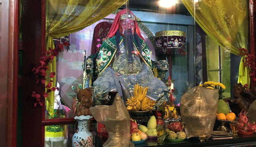 Guan Yu statue