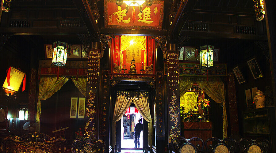 inside the Tan Ky Ancient house