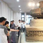 guide in Cham Museum