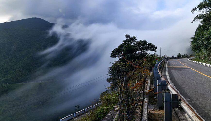 Cloud hunting on Hai Van pass