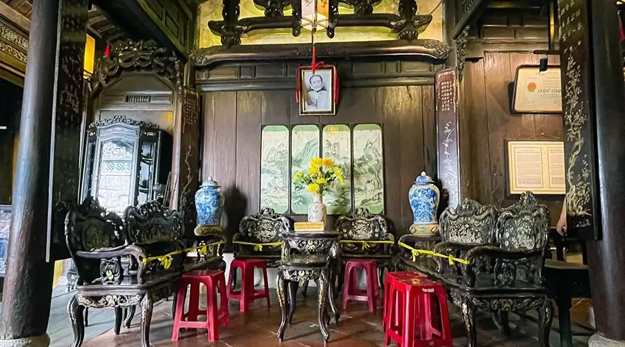 inside the inside Tan Ky Ancient house