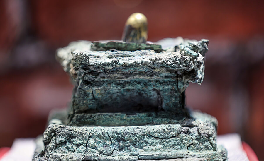 The linga - yoni set